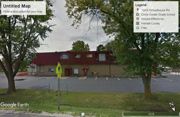 102 E Schoolhouse Rd, Yorkville, IL 60560